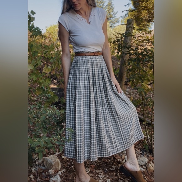 Vintage Gray and Ivory Plaid Flannel Women's Skirt - Picture 2 of 13